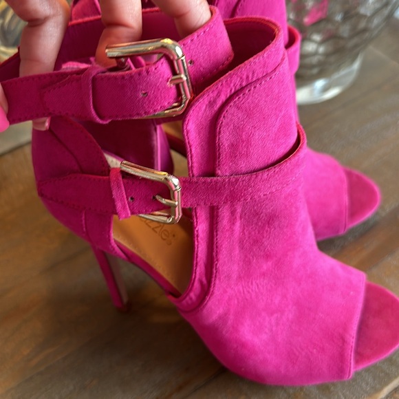 EUC fuchsia, shoe, dazzle shoes - Picture 2 of 11